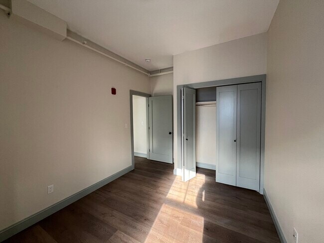 Building Photo - 160 Seabury St