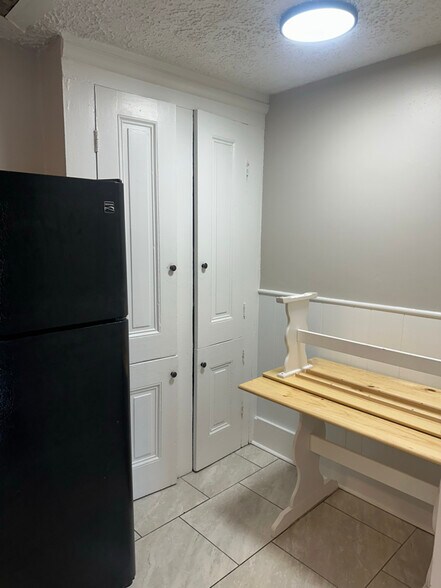 Building Photo - 225 Main St