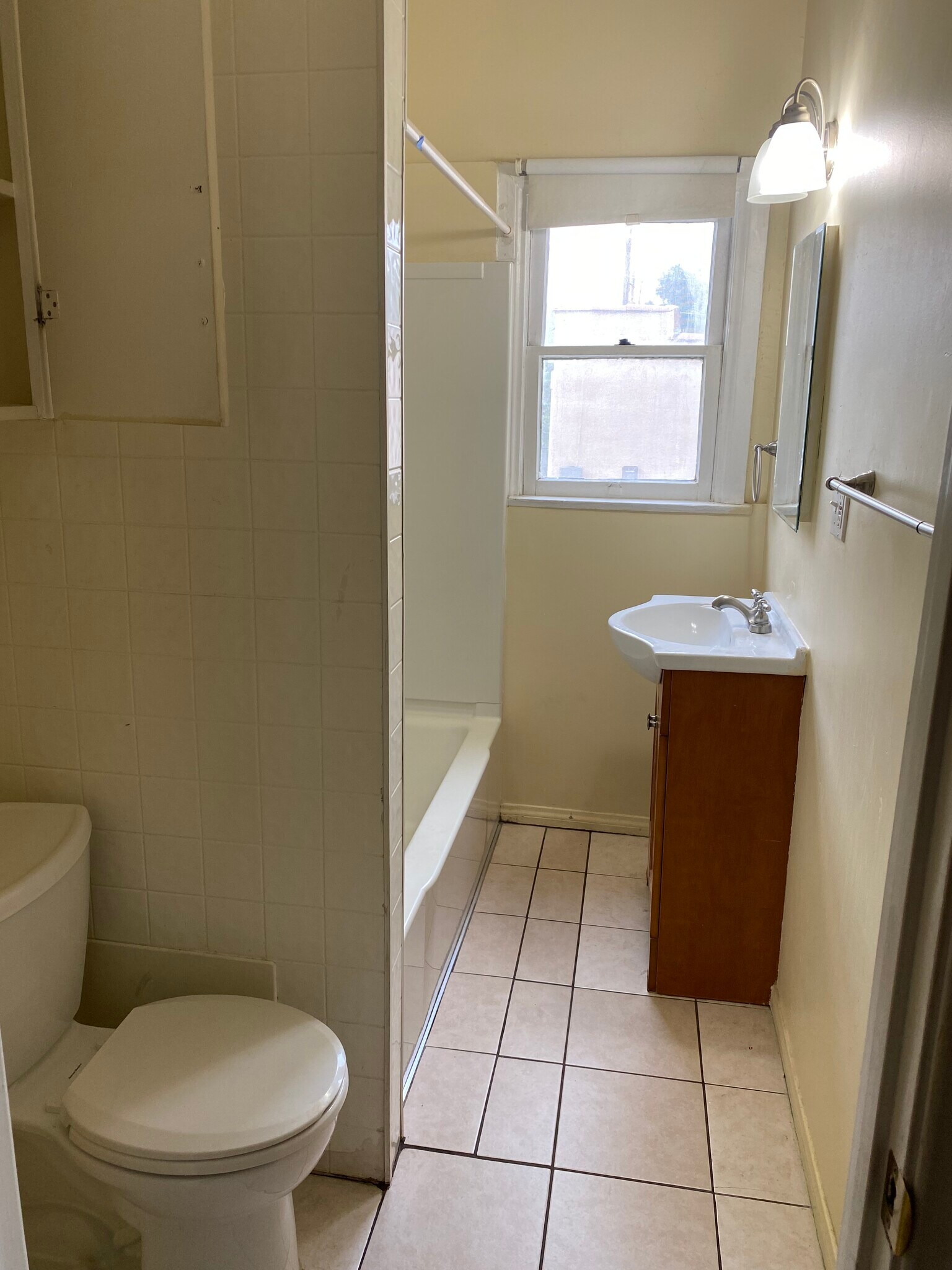 Building Photo - 1160 N Raymond Ave