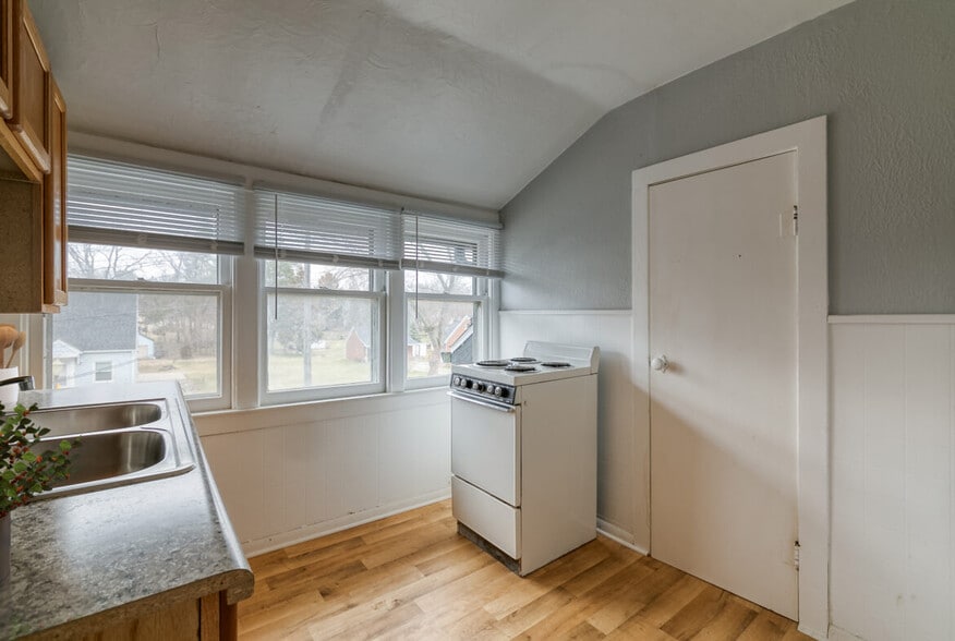 Building Photo - 224 Crest St