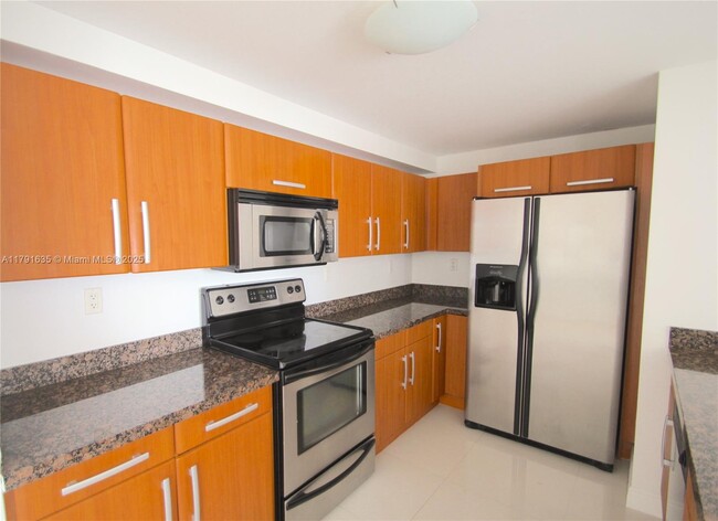 Building Photo - 6362 Collins Ave