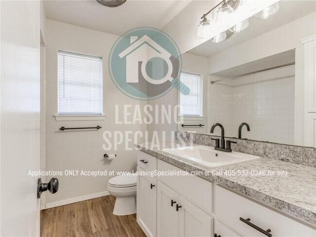 Building Photo - Beautifully Remodeled 3 Bed 2 Bath Moore H...