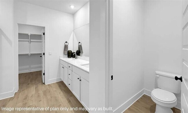 Building Photo - 2431 Longfellow Dr