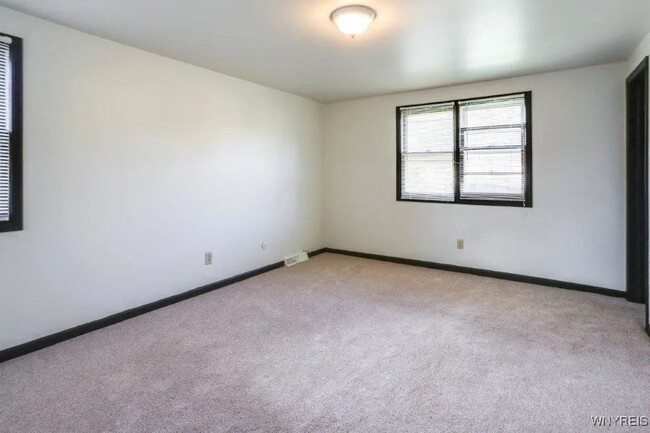 Building Photo - 22 W Summerset Ln