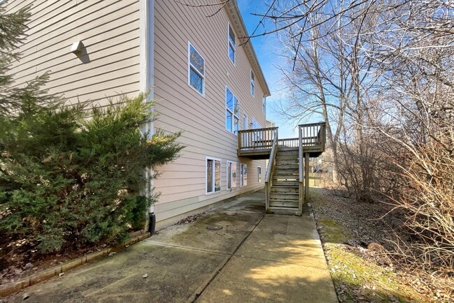 Building Photo - 643 Bracknell Dr