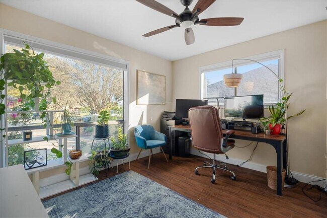 Building Photo - 737 Summerwood Dr