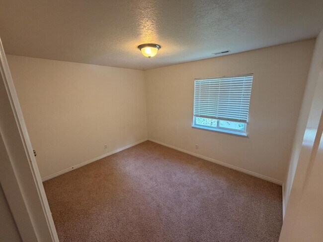 Building Photo - 4077 S Clipper St