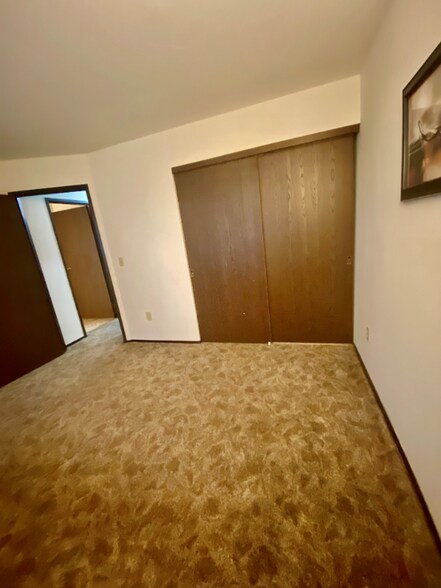 Building Photo - 1712 S 115 Ct