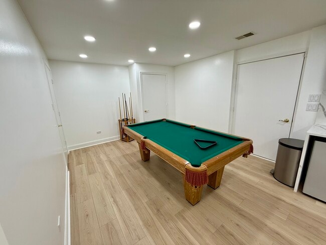 Building Photo - 8960 Enclave Dr