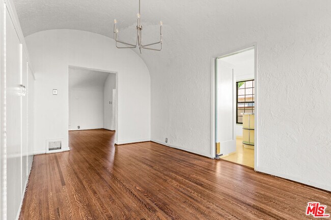 Building Photo - 1838 S Victoria Ave