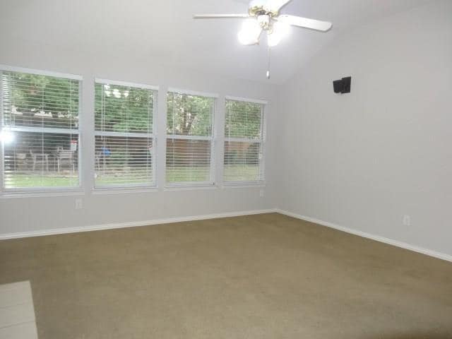 Building Photo - 618 Rivercove Dr