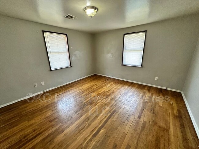 Building Photo - 804 E Steed Dr