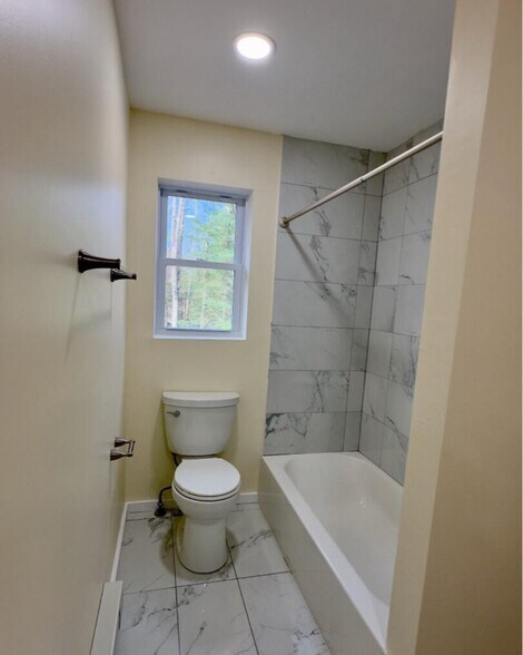 Building Photo - 111 Sunrise Dr