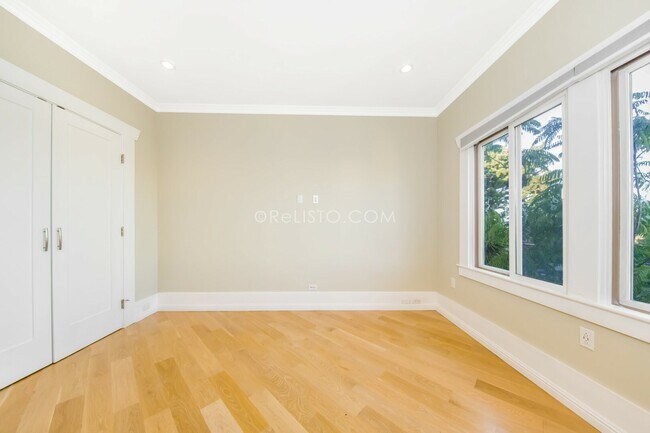 Building Photo - 1297 Dolores St