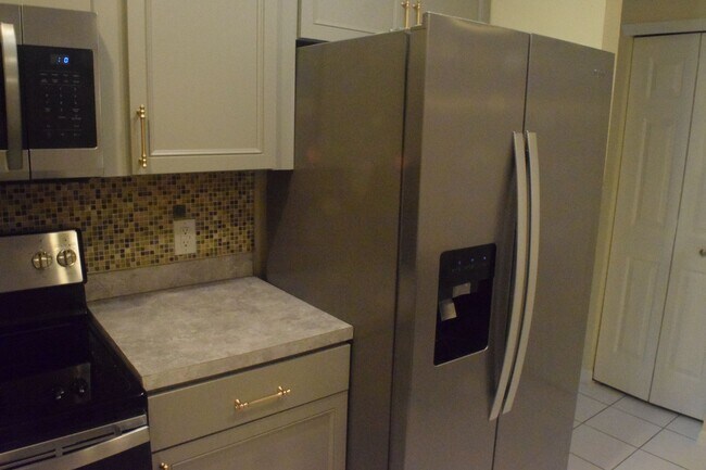 Building Photo - 1118 Apple Terrace