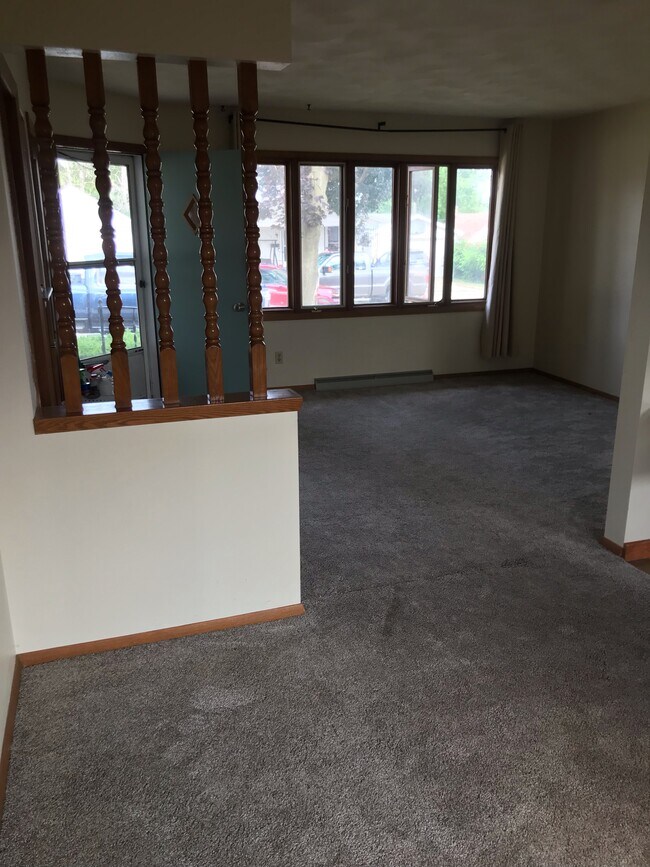 Building Photo - 507 Vanden Broek St