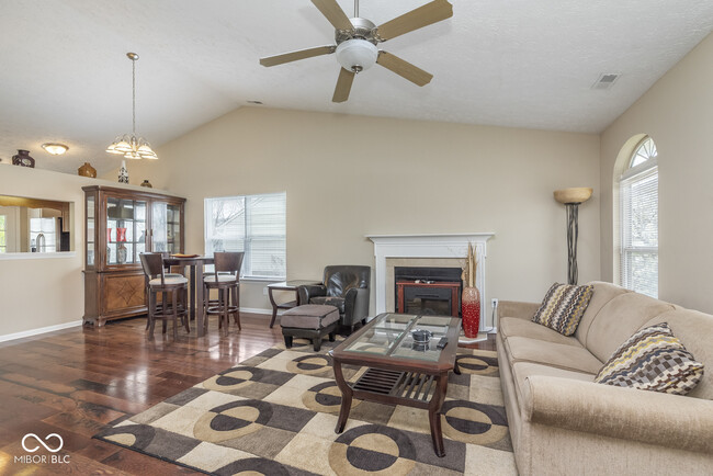 Building Photo - 381 Longview Bend