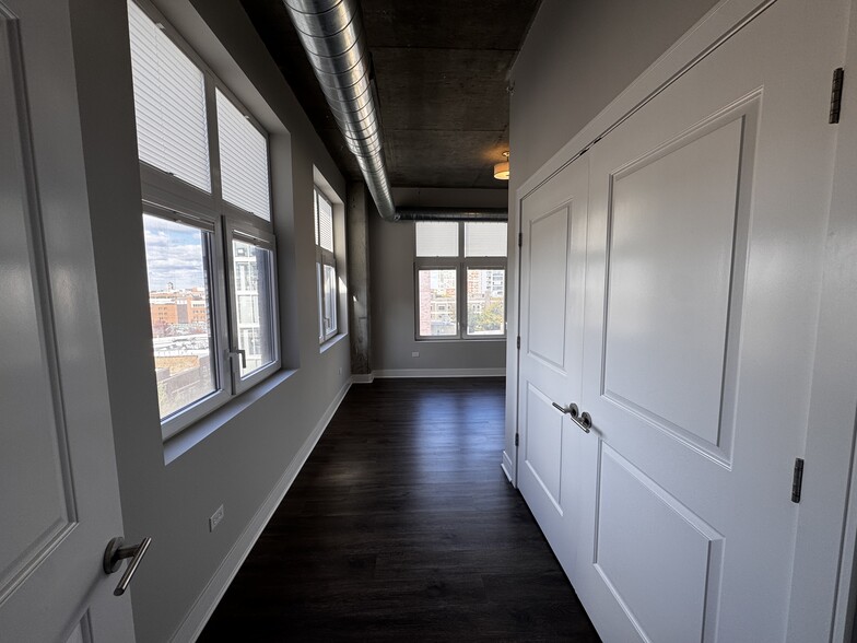 Primary Photo - 3845 N Broadway St