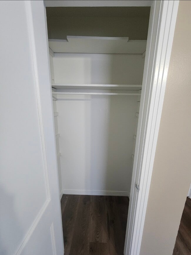 Building Photo - Move in ready!