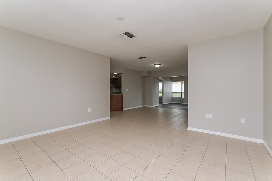 Building Photo - 11171 Heathwood Ave