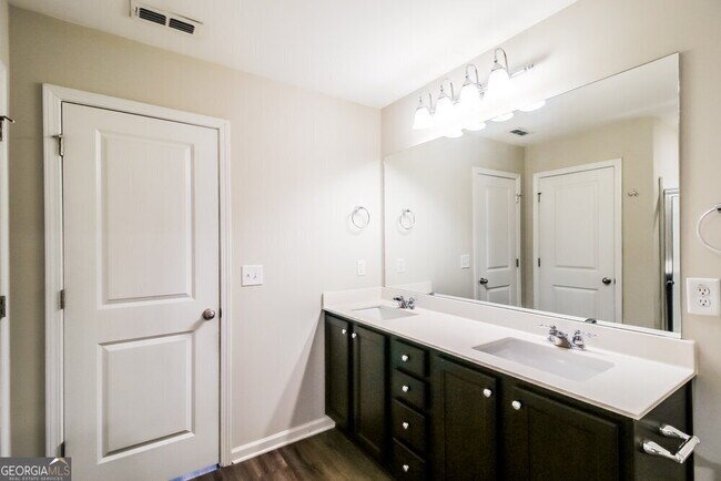 Building Photo - 3865 Newbury Pl Dr