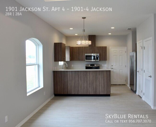 Building Photo - 1901 Jackson St