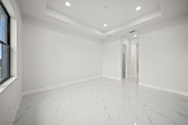 Building Photo - 9 NW 14th Pl