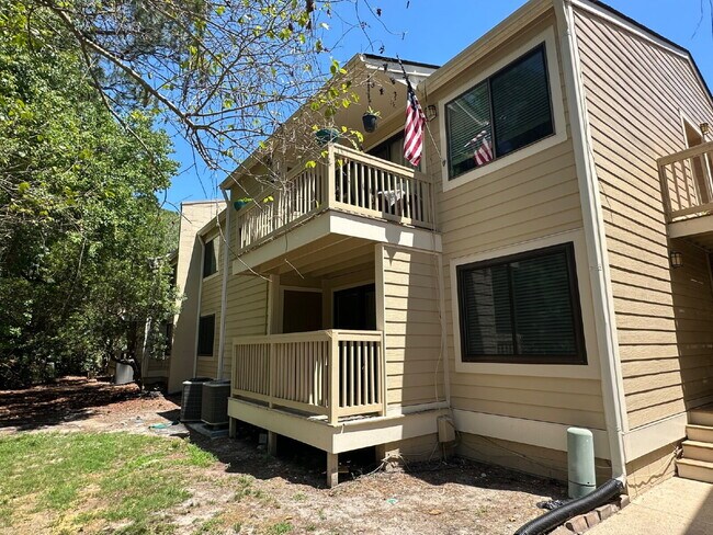 Building Photo - Two Bedroom Renovated South End Condo (Palmetto Bay Villas)!