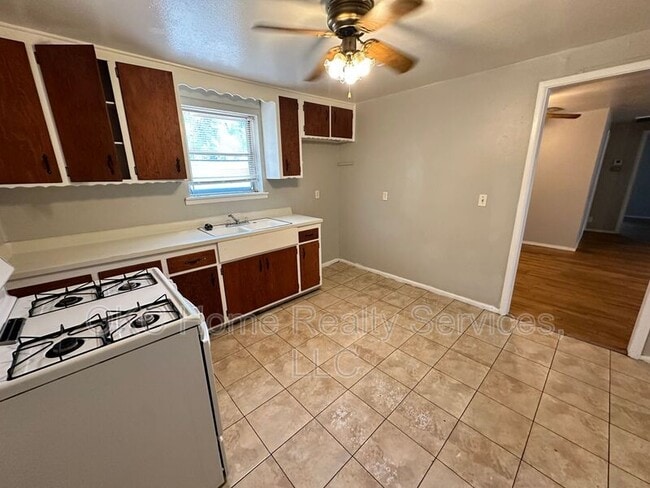 Building Photo - 804 E Steed Dr