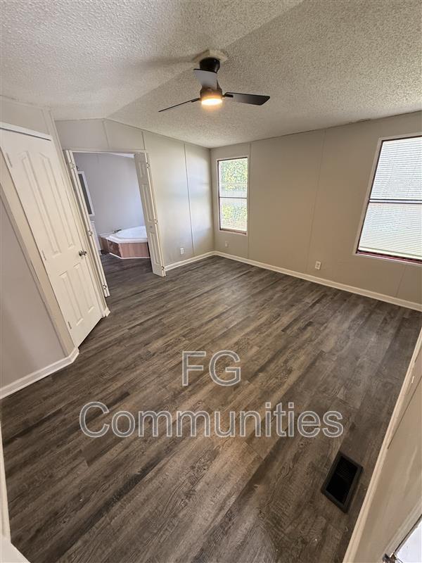 Building Photo - 3160 Dunn St