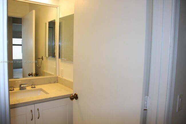 Building Photo - 1084 Golden Cane Dr