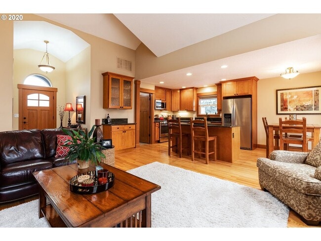 Building Photo - Spectacular Oregon City Single Level