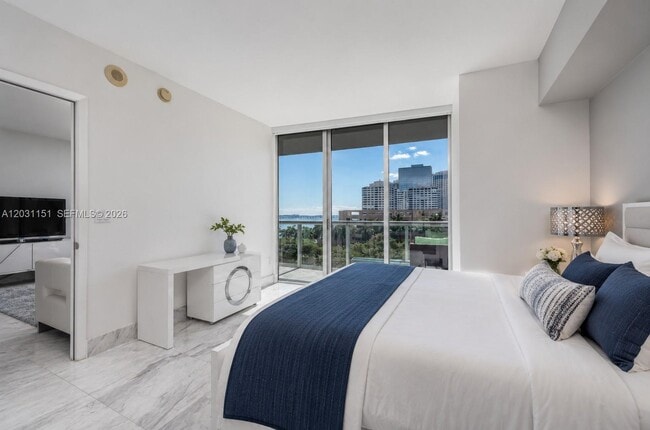 Building Photo - 495 Brickell Ave