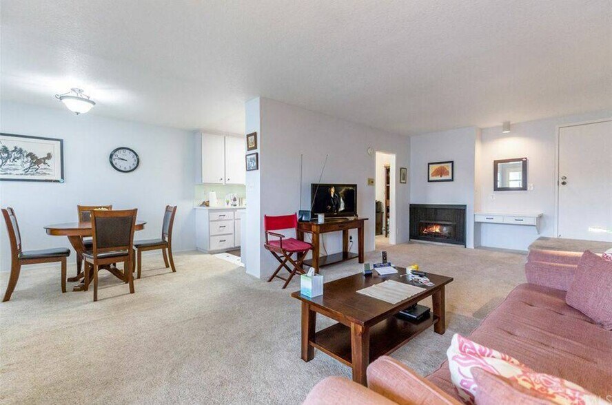 Building Photo - 277 Pleasant St