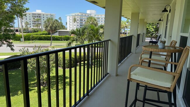Building Photo - 235 Seaview Ct
