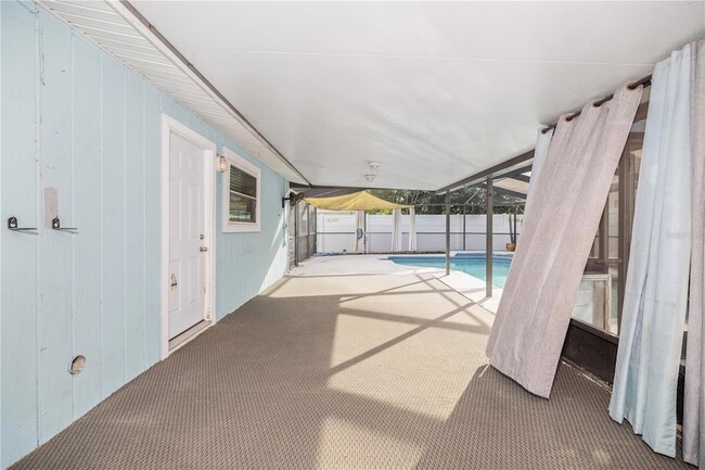 Building Photo - 6001 S Himes Ave