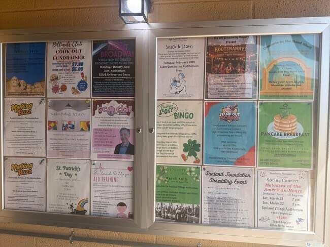 Building Photo - 520 S Greenfield Rd