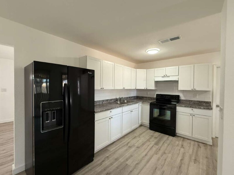 Building Photo - 164 Lost Forest St