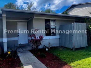 Building Photo - 3 Bedroom 2 Bath Winter Garden Townhome with Remodeled Kitchen and a Fenced Backyard!