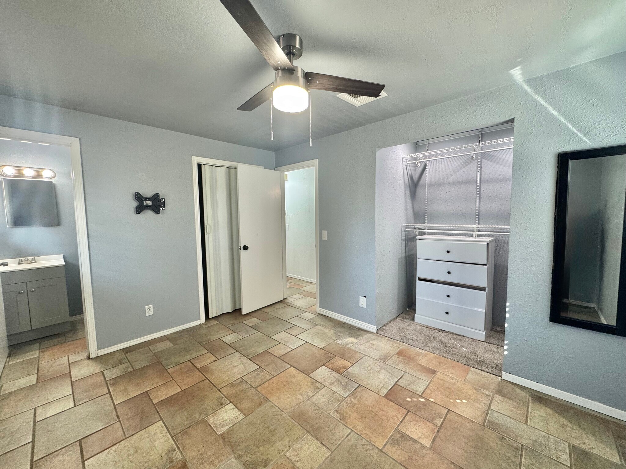 Building Photo - 4200 SE 54th St