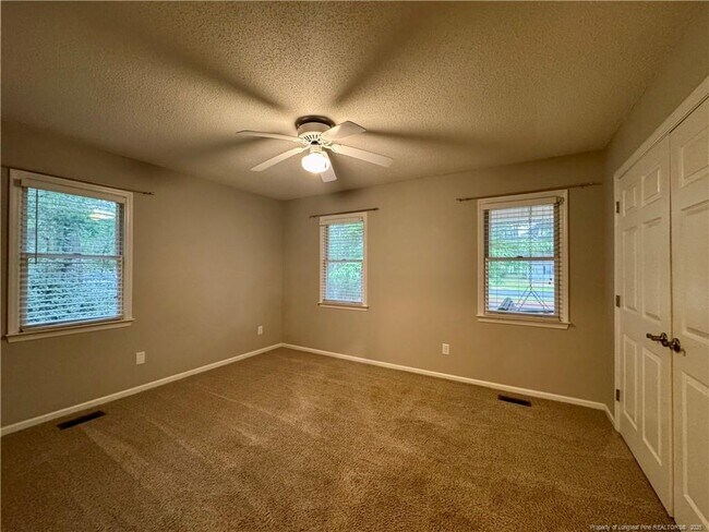 Building Photo - 200 Horseshoe Dr