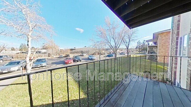 Building Photo - 811 W Villard St