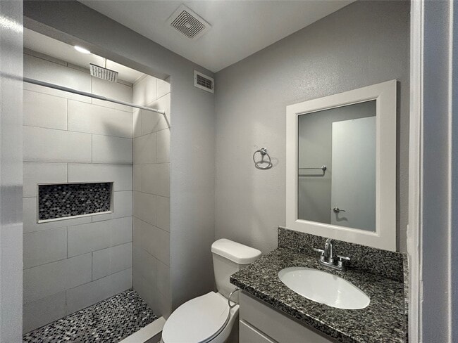 Building Photo - 2810 Beauchamp St