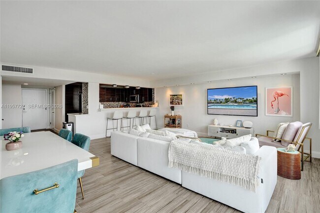 Building Photo - 10000 W Bay Harbor Dr