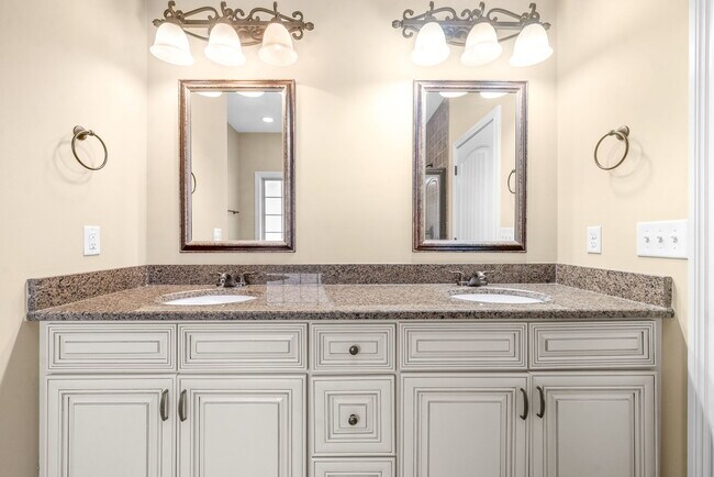 Building Photo - 3176 Porter Hills Dr