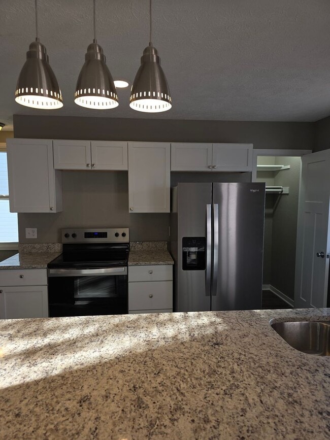 Building Photo - Duplex For Rent! Valley NE