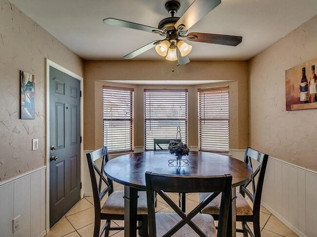 Building Photo - Charming 3-Bedroom Home — Spacious Corner Lot in Del City!