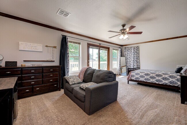 Building Photo - 7808 Forest Ln