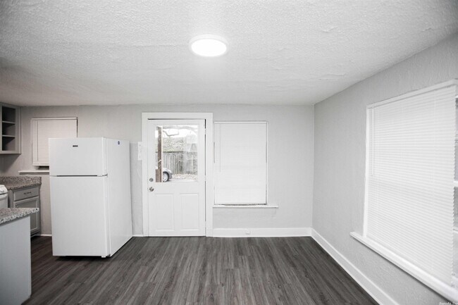 Building Photo - 3405 W Markham St