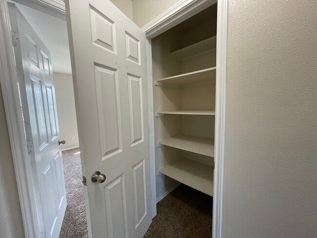 Building Photo - 5630 Golf Mist